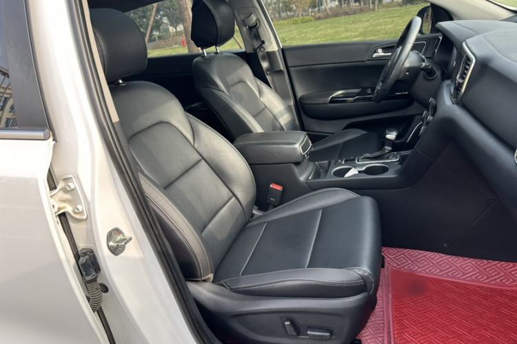 Used Kia KX5 2017 1.6T Automatic Two-Wheel Drive 15th Anniversary Special Edition DLX Interior 5