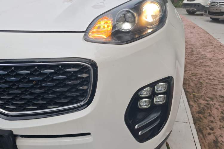 Used Kia KX5 2017 1.6T Automatic Two-Wheel Drive 15th Anniversary Special Edition DLX Left Front Headlight