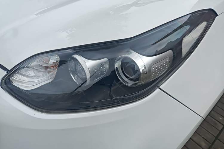 Used Kia KX5 2017 1.6T Automatic Two-Wheel Drive 15th Anniversary Special Edition DLX Left Front Headlight