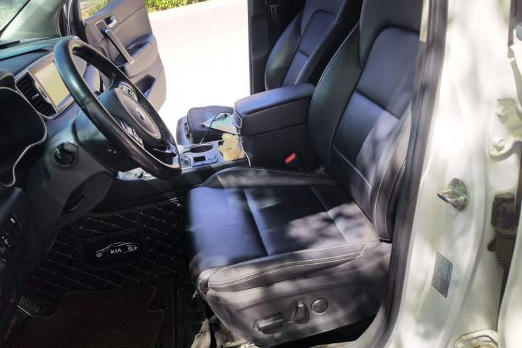 Used Kia KX5 2017 1.6T Automatic Two-Wheel Drive 15th Anniversary Special Edition DLX Left Front Seat