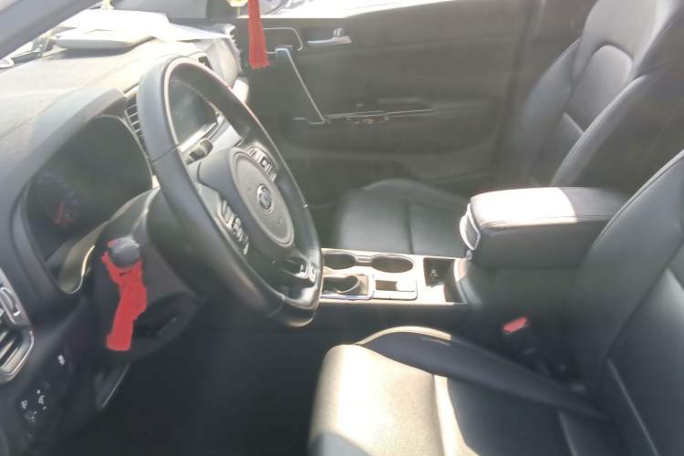 Used Kia KX5 2017 1.6T Automatic Two-Wheel Drive 15th Anniversary Special Edition DLX Left Front Seat