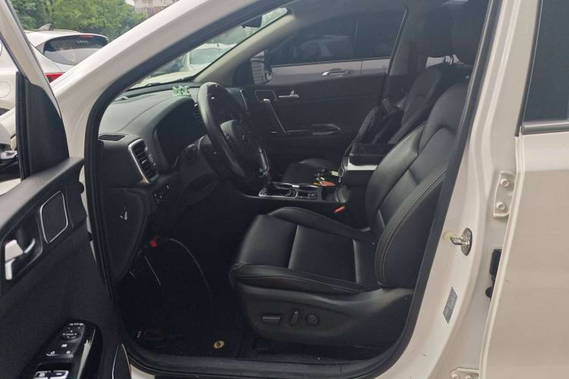 Used Kia KX5 2017 1.6T Automatic Two-Wheel Drive 15th Anniversary Special Edition DLX Left Front Seat
