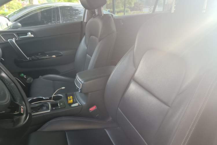 Used Kia KX5 2017 1.6T Automatic Two-Wheel Drive 15th Anniversary Special Edition DLX Left Front Seat