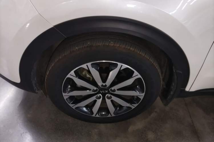 Used Kia KX5 2017 1.6T Automatic Two-Wheel Drive 15th Anniversary Special Edition DLX Left Front Wheel Hub