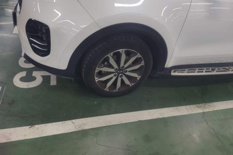 Used Kia KX5 2017 1.6T Automatic Two-Wheel Drive 15th Anniversary Special Edition DLX Left Front Wheel Hub