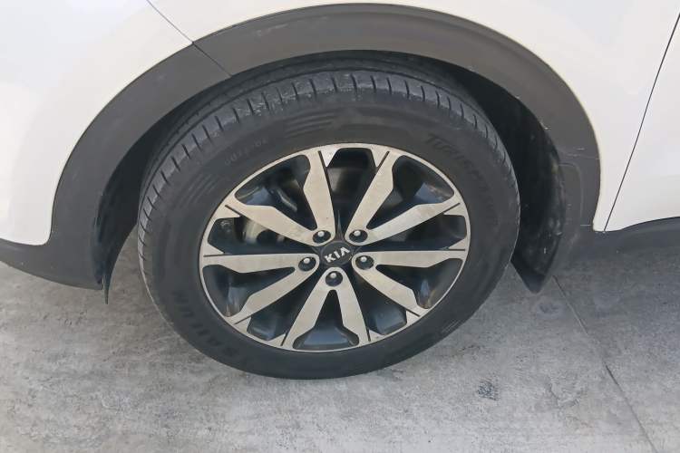 Used Kia KX5 2017 1.6T Automatic Two-Wheel Drive 15th Anniversary Special Edition DLX Left Front Wheel Hub