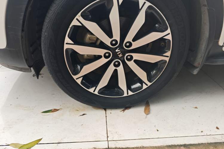 Used Kia KX5 2017 1.6T Automatic Two-Wheel Drive 15th Anniversary Special Edition DLX Left Front Wheel Hub