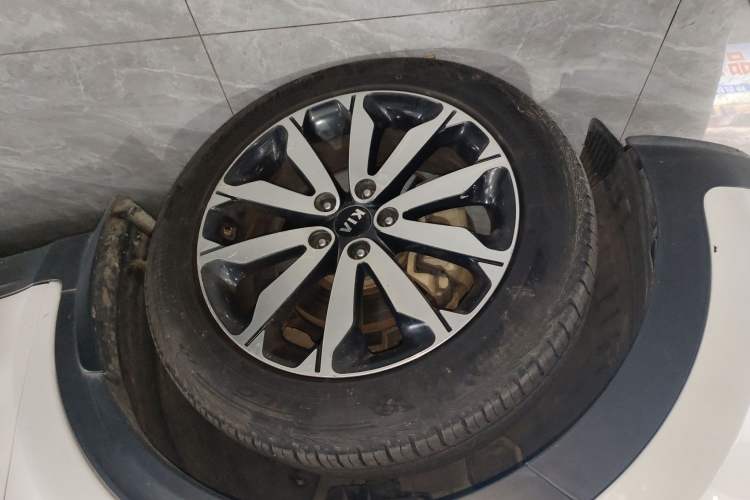 Used Kia KX5 2017 1.6T Automatic Two-Wheel Drive 15th Anniversary Special Edition DLX Left Front Wheel Hub