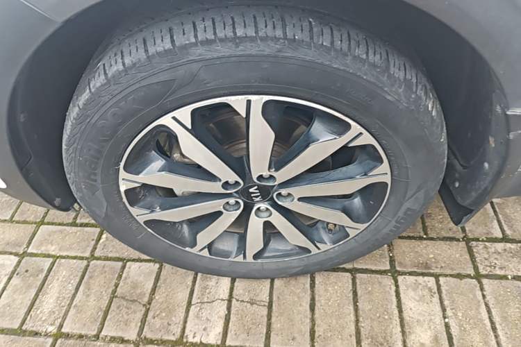 Used Kia KX5 2017 1.6T Automatic Two-Wheel Drive 15th Anniversary Special Edition DLX Left Front Wheel Hub