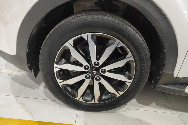 Used Kia KX5 2017 1.6T Automatic Two-Wheel Drive 15th Anniversary Special Edition DLX Left Front Wheel Hub