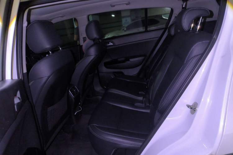 Used Kia KX5 2017 1.6T Automatic Two-Wheel Drive 15th Anniversary Special Edition DLX Left Rear Seat