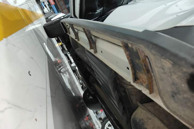 Used Kia KX5 2017 1.6T Automatic Two-Wheel Drive 15th Anniversary Special Edition DLX Left Side Sill