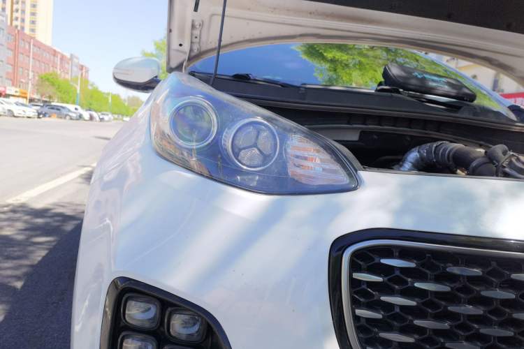 Used Kia KX5 2017 1.6T Automatic Two-Wheel Drive 15th Anniversary Special Edition DLX Right Front Headlight
