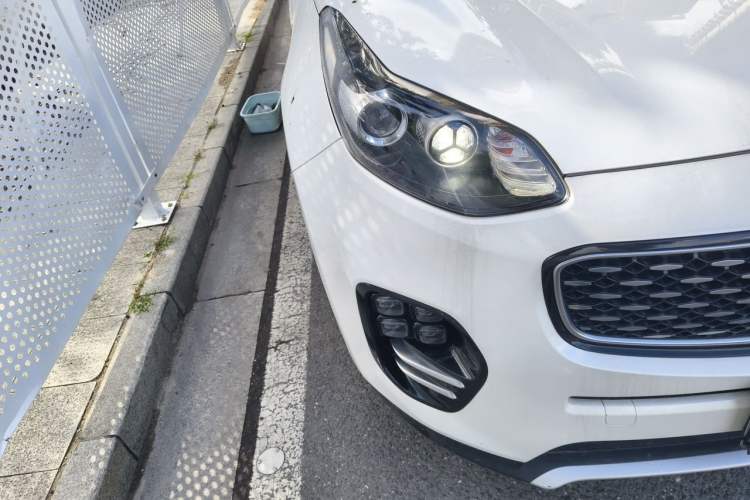 Used Kia KX5 2017 1.6T Automatic Two-Wheel Drive 15th Anniversary Special Edition DLX Right Front Headlight
