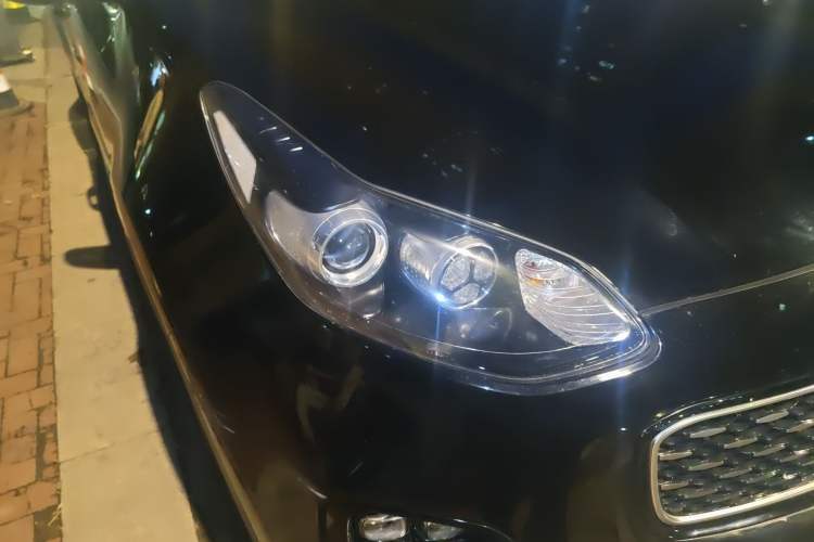 Used Kia KX5 2017 1.6T Automatic Two-Wheel Drive 15th Anniversary Special Edition DLX Right Front Headlight