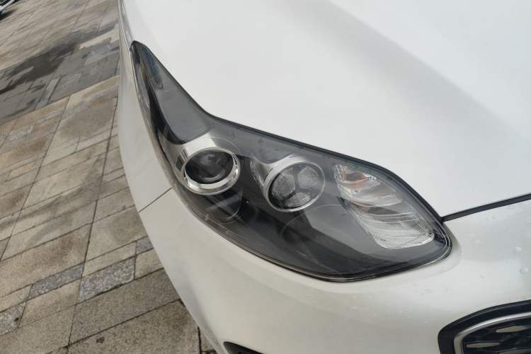 Used Kia KX5 2017 1.6T Automatic Two-Wheel Drive 15th Anniversary Special Edition DLX Right Front Headlight