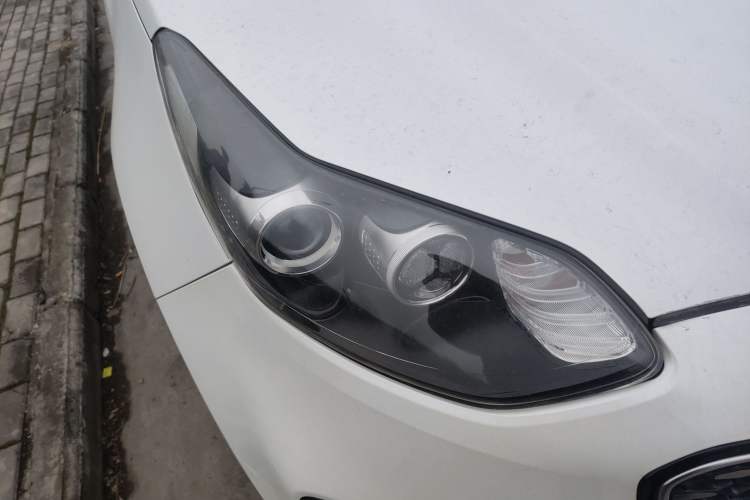 Used Kia KX5 2017 1.6T Automatic Two-Wheel Drive 15th Anniversary Special Edition DLX Right Front Headlight