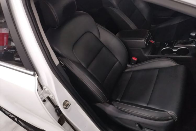 Used Kia KX5 2017 1.6T Automatic Two-Wheel Drive 15th Anniversary Special Edition DLX Right Front Seat
