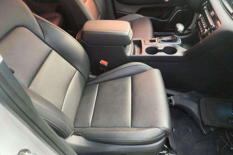 Used Kia KX5 2017 1.6T Automatic Two-Wheel Drive 15th Anniversary Special Edition DLX Right Front Seat