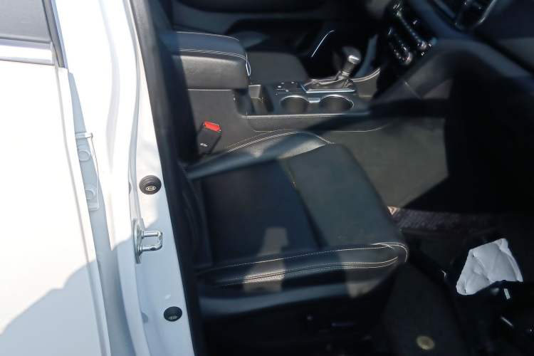 Used Kia KX5 2017 1.6T Automatic Two-Wheel Drive 15th Anniversary Special Edition DLX Right Front Seat