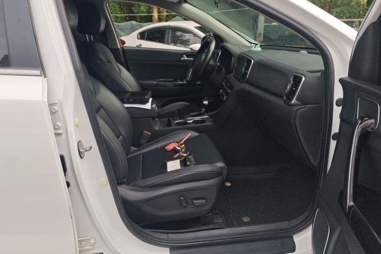 Used Kia KX5 2017 1.6T Automatic Two-Wheel Drive 15th Anniversary Special Edition DLX Right Front Seat