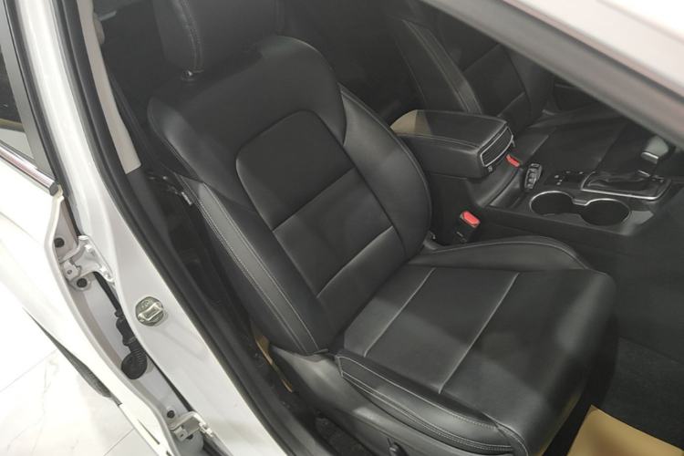 Used Kia KX5 2017 1.6T Automatic Two-Wheel Drive 15th Anniversary Special Edition DLX Right Front Seat