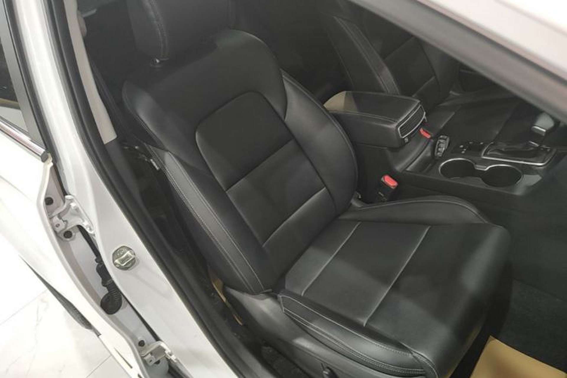 Used Kia KX5 2017 1.6T Automatic Two-Wheel Drive 15th Anniversary Special Edition DLX Right Front Seat