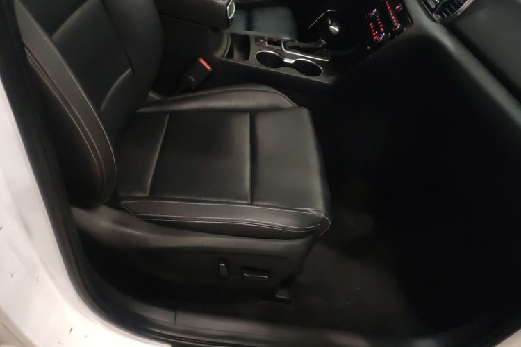 Used Kia KX5 2017 1.6T Automatic Two-Wheel Drive 15th Anniversary Special Edition DLX Right Front Seat
