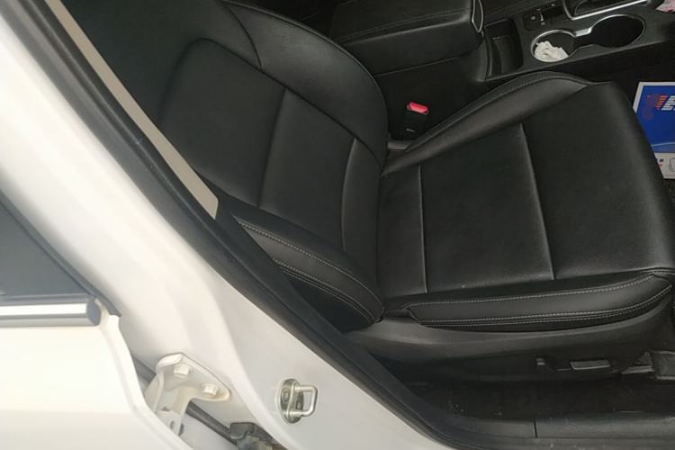 Used Kia KX5 2017 1.6T Automatic Two-Wheel Drive 15th Anniversary Special Edition DLX Right Front Seat