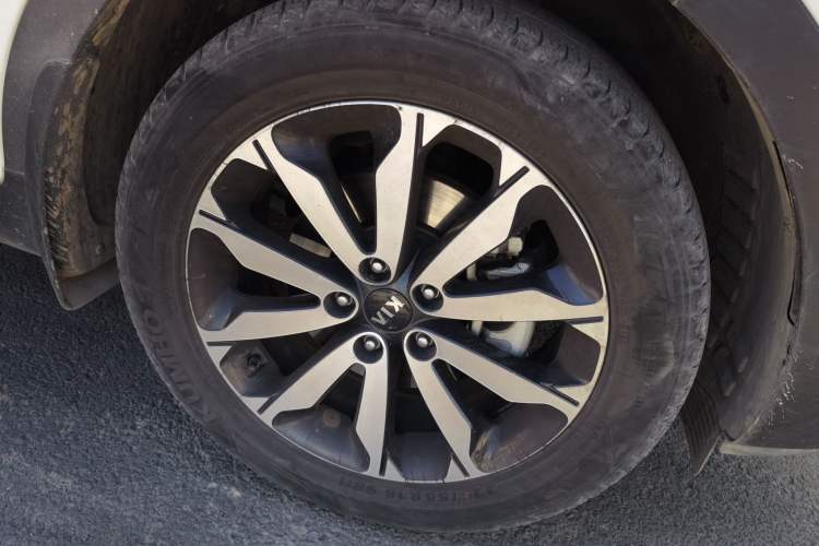 Used Kia KX5 2017 1.6T Automatic Two-Wheel Drive 15th Anniversary Special Edition DLX Right Front Wheel Hub