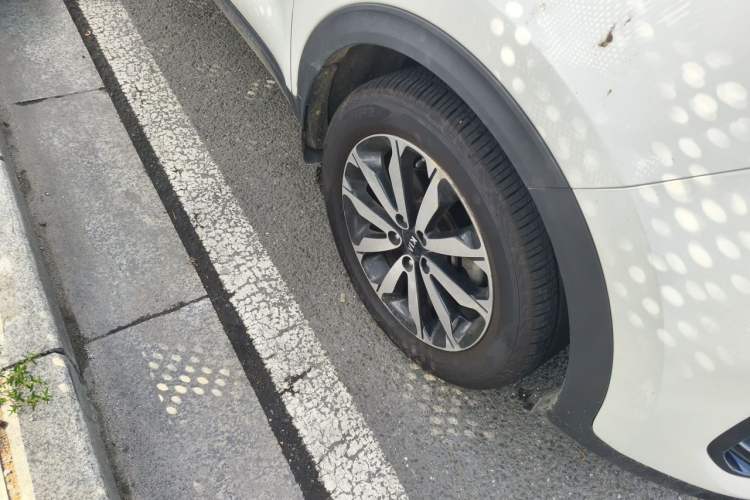 Used Kia KX5 2017 1.6T Automatic Two-Wheel Drive 15th Anniversary Special Edition DLX Right Front Wheel Hub