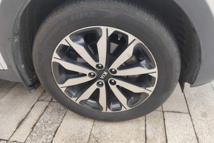 Used Kia KX5 2017 1.6T Automatic Two-Wheel Drive 15th Anniversary Special Edition DLX Right Front Wheel Hub