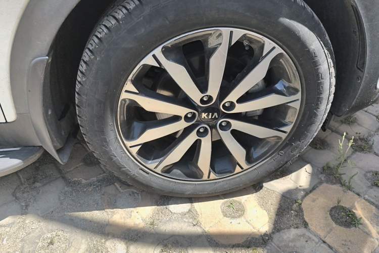 Used Kia KX5 2017 1.6T Automatic Two-Wheel Drive 15th Anniversary Special Edition DLX Right Front Wheel Hub