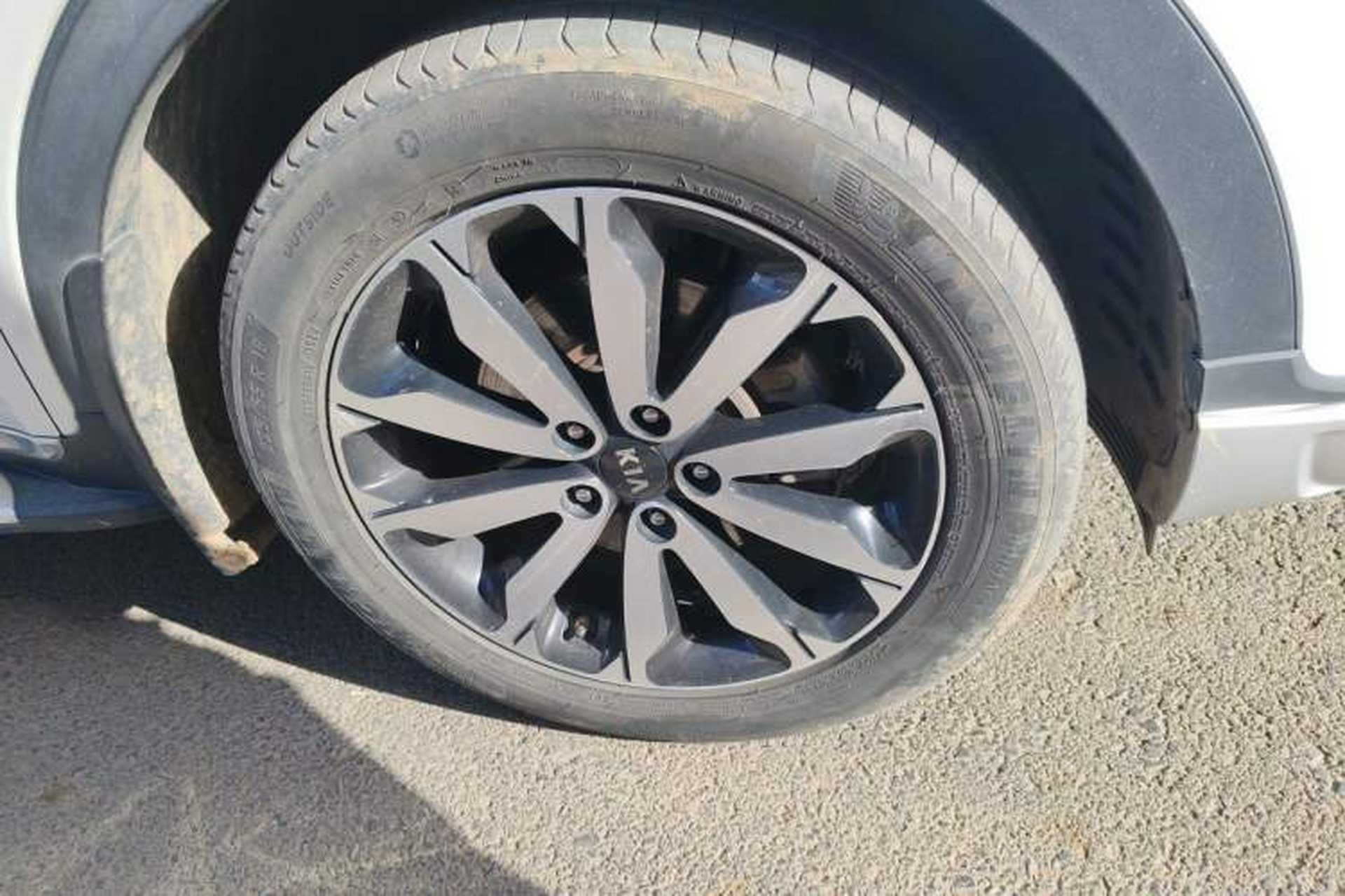 Used Kia KX5 2017 1.6T Automatic Two-Wheel Drive 15th Anniversary Special Edition DLX Right Front Wheel Hub