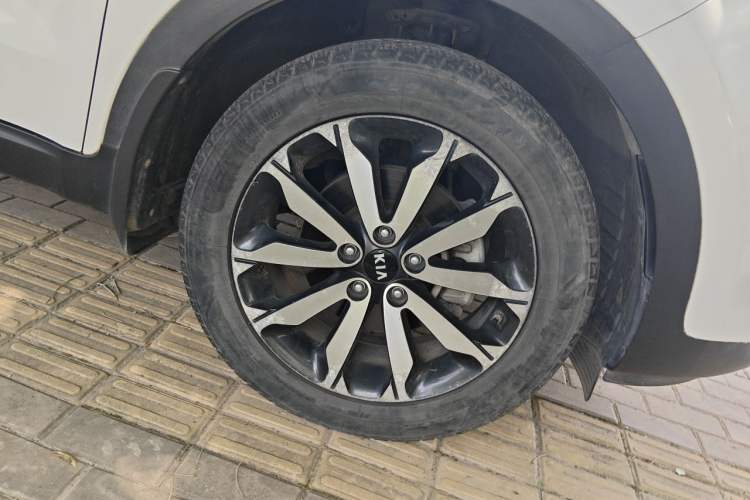 Used Kia KX5 2017 1.6T Automatic Two-Wheel Drive 15th Anniversary Special Edition DLX Right Front Wheel Hub