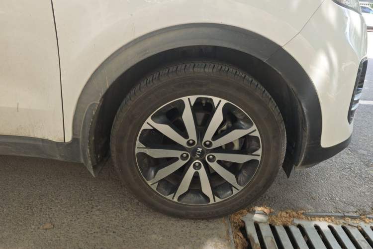 Used Kia KX5 2017 1.6T Automatic Two-Wheel Drive 15th Anniversary Special Edition DLX Right Front Wheel Hub
