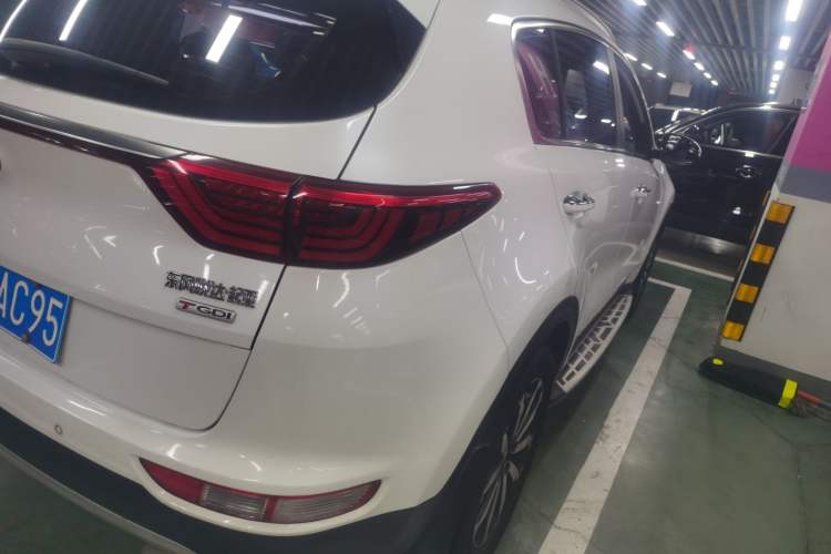 Used Kia KX5 2017 1.6T Automatic Two-Wheel Drive 15th Anniversary Special Edition DLX Right Rear Taillight