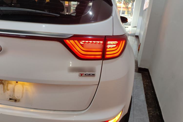 Used Kia KX5 2017 1.6T Automatic Two-Wheel Drive 15th Anniversary Special Edition DLX Right Rear Taillight