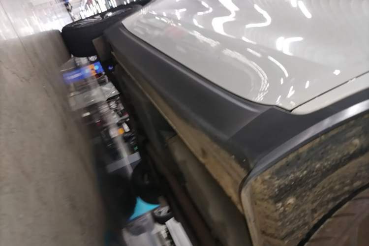Used Kia KX5 2017 1.6T Automatic Two-Wheel Drive 15th Anniversary Special Edition DLX Right Side Sill