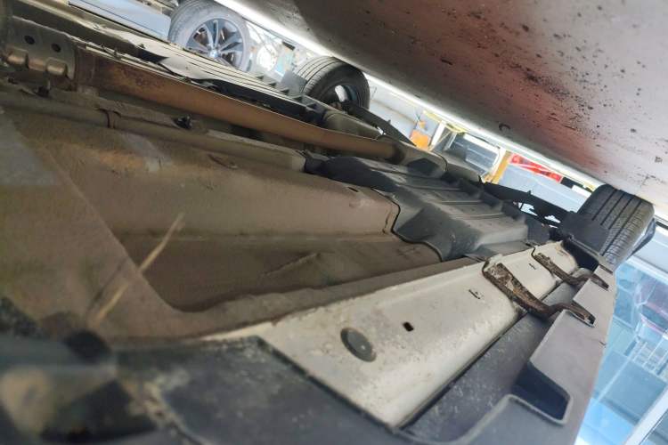 Used Kia KX5 2017 1.6T Automatic Two-Wheel Drive 15th Anniversary Special Edition DLX Right Side Sill