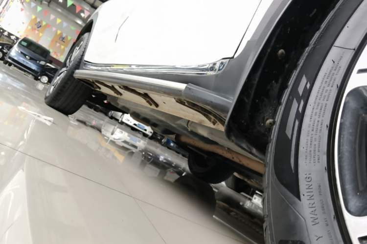 Used Kia KX5 2017 1.6T Automatic Two-Wheel Drive 15th Anniversary Special Edition DLX Right Side Sill