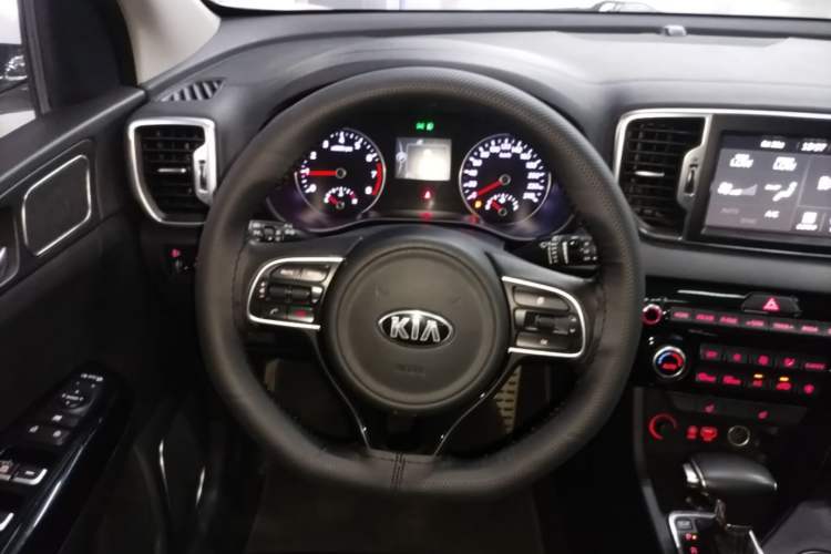 Used Kia KX5 2017 1.6T Automatic Two-Wheel Drive 15th Anniversary Special Edition DLX Steering Wheel