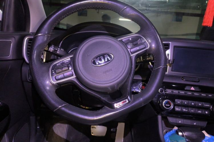 Used Kia KX5 2017 1.6T Automatic Two-Wheel Drive 15th Anniversary Special Edition DLX Steering Wheel