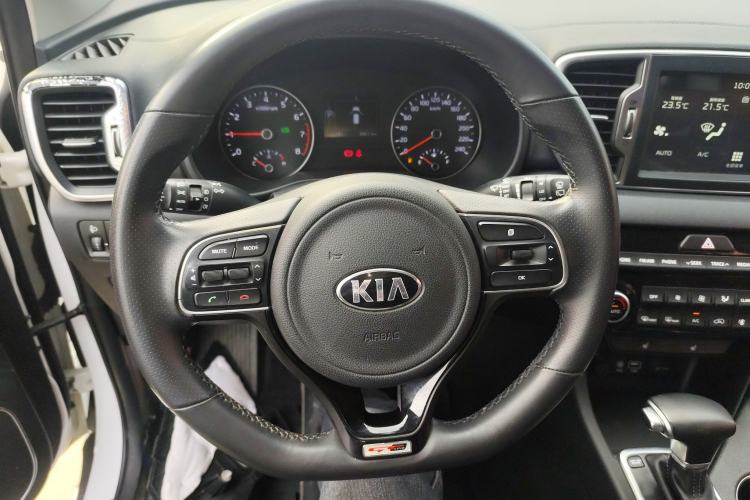 Used Kia KX5 2017 1.6T Automatic Two-Wheel Drive 15th Anniversary Special Edition DLX Steering Wheel