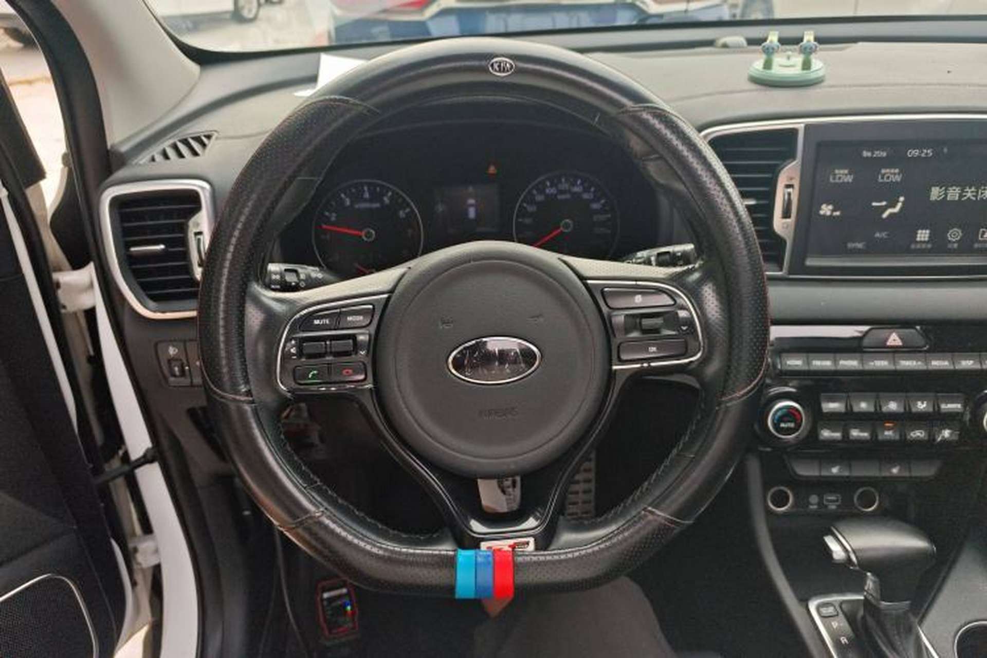 Used Kia KX5 2017 1.6T Automatic Two-Wheel Drive 15th Anniversary Special Edition DLX Steering Wheel