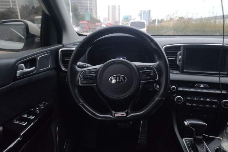 Used Kia KX5 2017 1.6T Automatic Two-Wheel Drive 15th Anniversary Special Edition DLX Steering Wheel