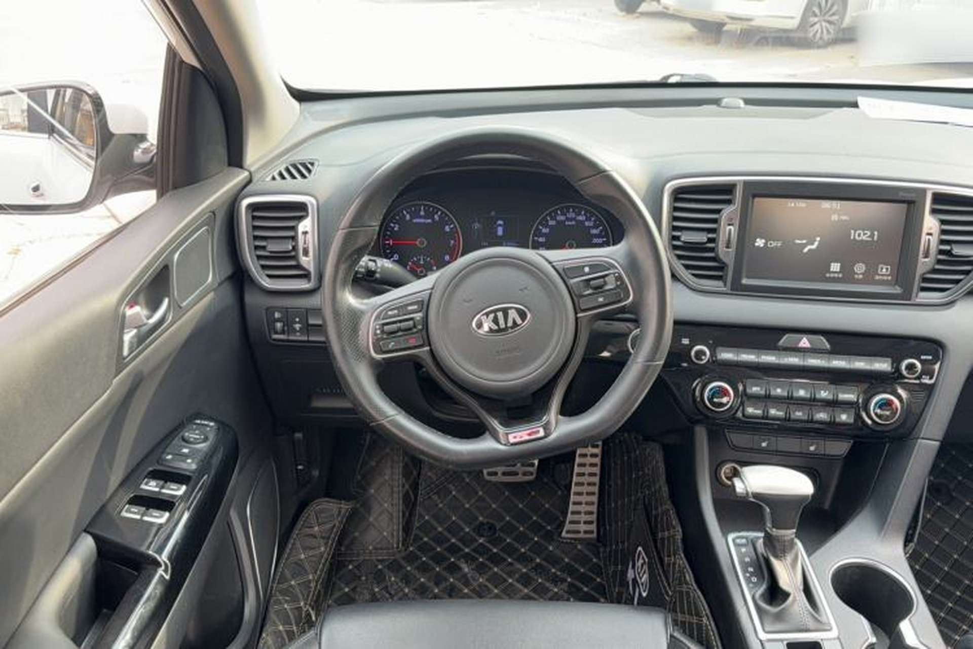 Used Kia KX5 2017 1.6T Automatic Two-Wheel Drive 15th Anniversary Special Edition DLX Steering Wheel