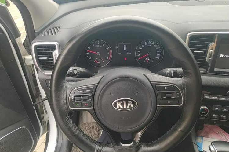 Used Kia KX5 2017 1.6T Automatic Two-Wheel Drive 15th Anniversary Special Edition DLX Steering Wheel