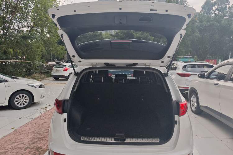 Used Kia KX5 2017 1.6T Automatic Two-Wheel Drive 15th Anniversary Special Edition DLX Trunk