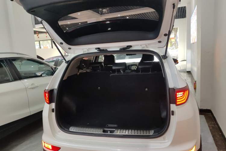 Used Kia KX5 2017 1.6T Automatic Two-Wheel Drive 15th Anniversary Special Edition DLX Trunk